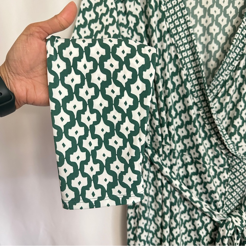 Banana Republic Green & White Geometric Print Wrap Around Jersey Dress sz XL - Picture 7 of 12